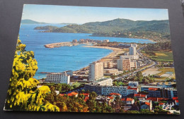 Le Lavandou - Vue Générale Sur La Ville, Le Port De Bormes Et Le Cap Bénat - Esys - Azurcolor Editions, Nice - Le Lavandou