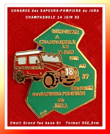 SUPER PIN'S "POMPIERS Du JURA "39" CHAMPAGNOLE, Email Grand Feu Base Or, Format 2,3X2,3cm - Pompieri