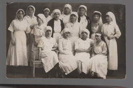 CPA - Carte-Photo - Groupe D'infirmières Pendant La Guerre 1914-1918 - Liste De Noms Au Dos - Non Circulée - Foto's
