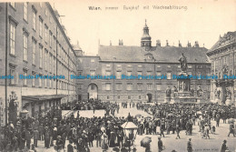 R132143 Wien Innerer Burghof Mit Wacheablosung. B. Hopkins - World