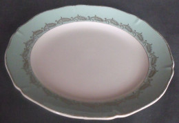 Lot 331 - 1 Plat Rond Plat En Faïence CERANORD SAINT AMAND, Modèle PICARDIE Blanc Vert Et Dorure Un Peu Passée - Plats