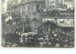 Carte-Photo - BEAUVAIS - Manifestation Autour D'une Statue - Beauvais