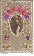 Carte En Relief - Photo D'un Enfant Dans Un Médaillon Avec Des Fleurs En Tissu - Autres & Non Classés