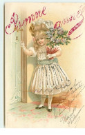 Carte Avec Paillette - Bonne Année - Fillette Apportant Des Fleurs, Frappant à Une Porte - New Year