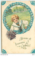 Carte Gaufrée - Bonne Et Heureuse Année - Garçon Dans Un Médaillon Avec Un Bouquet De Violettes - New Year