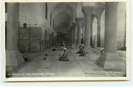 Iraq - Prayng At Iman Muadoham Mosque - Irak