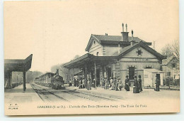 GARCHES - L'Arrivée D'un Train (Direction Paris) - The Train For Paris - Bahnhof - Garches