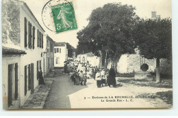 Environs De LA ROCHELLE - BOURGNEUF - La Grande Rue - Procession - La Rochelle