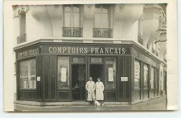 Carte Photo - Commerce - Couple Sur Le Pas De La Port Des Comptoirs Français - Tiendas