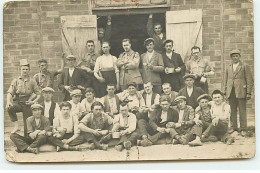 Carte Photo - MARSEILLE - Groupe D'hommes Trinquant - Carte écrite De Bône (Algérie) - Non Classés