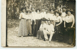 Carte Photo à Localiser - Groupe De Personnes - Femmes Avec Chapeaux - Catherinettes ? - To Identify