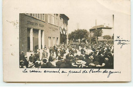 Carte Photo - NANTERRE - La Rosière Arrivant Au Préaud De L'école Des Garçons - Nanterre