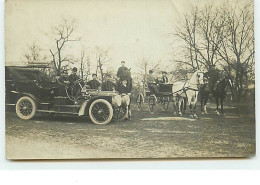 Carte-Photo - Militaires Près D'une Voiture Et D'une Calèche - Passenger Cars