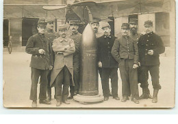Carte-Photo - Militaires Autour D'un Obus - Avion - Guerra 1914-18