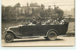 Carte-Photo - Groupe De Touristes Dans Une Voiture - Autres & Non Classés