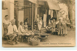 Indonésie - Soerabaia, Inlandsche Vruchtenverkoopers - Indonésie