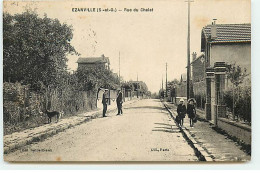 EZANVILLE - Rue Du Chalet - Homme Portant Une Faux - Ezanville