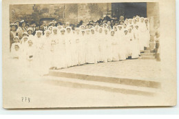 Carte Photo à Identifier - Sortie De L'église De Communiantes - Zu Identifizieren