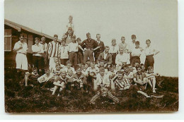 Carte Photo - Sports - Groupe De Jeunes Gens - Equipe De Hockey Ou Cricket - Sonstige & Ohne Zuordnung