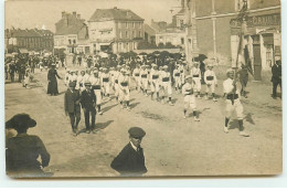 Carte Photo - MONTOIRE-SUR-LE-LOIR - Défilé - Montoire-sur-le-Loir