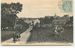 CRIQUETOT L'ESNEVAL - Homme Labourant Un Champ Avec Des Chevaux, Un Autre Promenant Une Vache - Criquetot L'Esneval