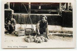 Malaisie - Malay Selling Pineapples - Maleisië