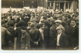 Carte Photo - Manifestation ? Devant Les Etablissement Chastagner - Autres & Non Classés