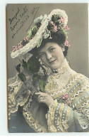 Fantaisie - Jeune Femme Avec Un Chapeau Fleuri - Femmes