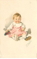 Illustrateur - Elda Cenni - Fillette Assise Tenant Une De Ses Chaussures - Babies