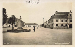 Tchéquie - Zizelice - Namesti - Tchéquie