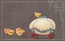 Carte Gaufrée - Joyeuses Pâques - Poussins Tirant Une Charrette Avec Un Âuf Dessus - Pâques