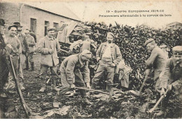 Militaire - Guerre 14-18 - Prisonniers Allemands à La Corvée De Bois - Guerra 1914-18