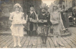 Carte Photo à Localiser - Jeunes Femmes Déguisées - A Identifier