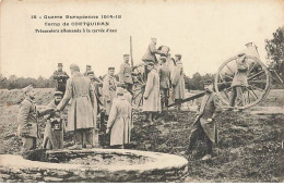 Militaire - Guerre Européenne 1914-15 - Camp De COETQUIDAN - Prisonniers Allemands à La Corvée D'Eau - Oorlog 1914-18