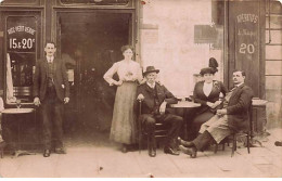 Carte Photo - Café - Hommes Et Femmes Assis à La Terrasse D'un Café - Pubs, Hotels, Restaurants