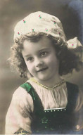 Enfant - Grete Reinwald Portant Un Foulard Sur La Tête - Portraits