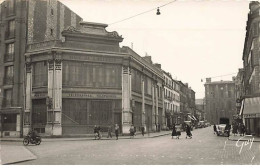 VINCENNES - La Poste Et, à Droite, L'Avenue Du Château - Vincennes