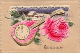 Carte En Relief - Heureuse Année  - Paysage, Une Rose Et Une Mandoline - Neujahr