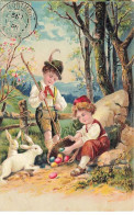 Carte Gaufrée - Pâques - Série 3328 - Enfants Donnant Des Oeufs à Des Lapins - Ostern