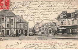 GOURNAY-EN-BRAY - L'Hôtel De Ville Et Le Bureau Des Postes Et Télégraphes - Cycles, Automobile - Gournay-en-Bray