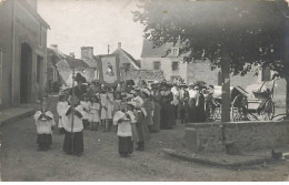 Carte-Photo à Localiser - Fête Religieuse Dans Un Village - To Identify