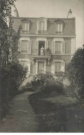 Carte Photo - Deux Femmes Sur Un Balcon D'une Maison - A Identifier