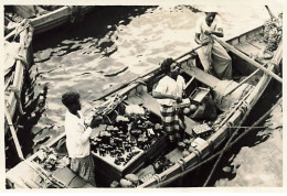 Indonésie - ILE DE WEH - SABANG - Photo 14*9,5 Cm  - Hindous Venant Proposer Leurs Marchandises Aux Touristes - Indonesien