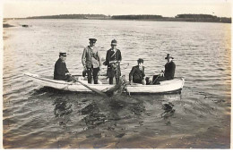 Photo - Chasse à Courre Dans Les Yvelines - Hommes Dans Une Barque Remontant Un Cerf - Samedi 18 Avril 1914 - Hunting