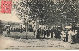 YERRES - La Place Des Camaldules Le Jour De La Fête ( Pentecôte) - Yerres