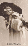 Enfant - Grete Reinwald - Fröhliche Weihnachten - Jeune Femme Et Fillette Marchand Sous La Neige - Portraits