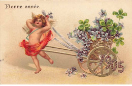 Carte Gaufrée - Clapsaddle - Bonne Année - Angelot Et Charette De Violettes - Année 1905 - Año Nuevo