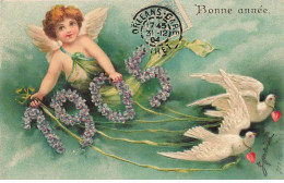Carte Gaufrée - Clapsaddle - Bonne Année - Angelot Avec Des Colombes - Année 1905 - Nouvel An