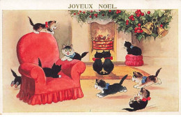 Joyeux Noël - Chats Jouant Dans Un Salon Près D'une Cheminée - Chat - Autres & Non Classés