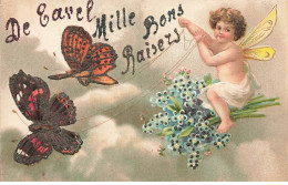 Carte Gaufrée - Clapsaddle - De Cavel Mille Bons Baisers - Ange Sur Un Bouquet De Fleurs Tiré Par Des Papillons - Engel